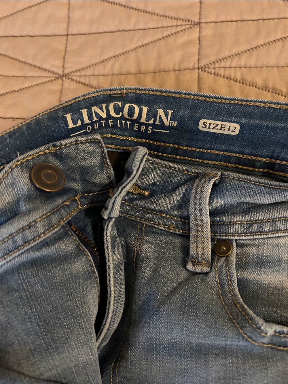 Lincoln Outfitters Size 12 Light Blue Denim Cropped jeans